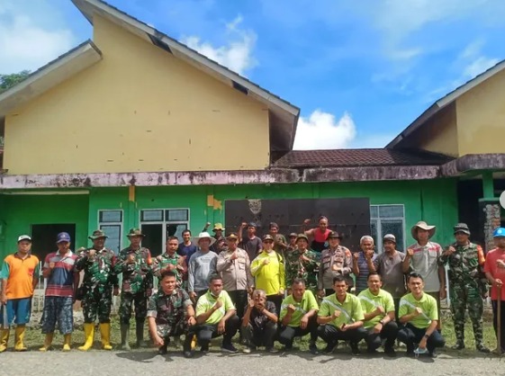 Gotong Royong Pembersihan Gedung Eks Puskesmas Lama