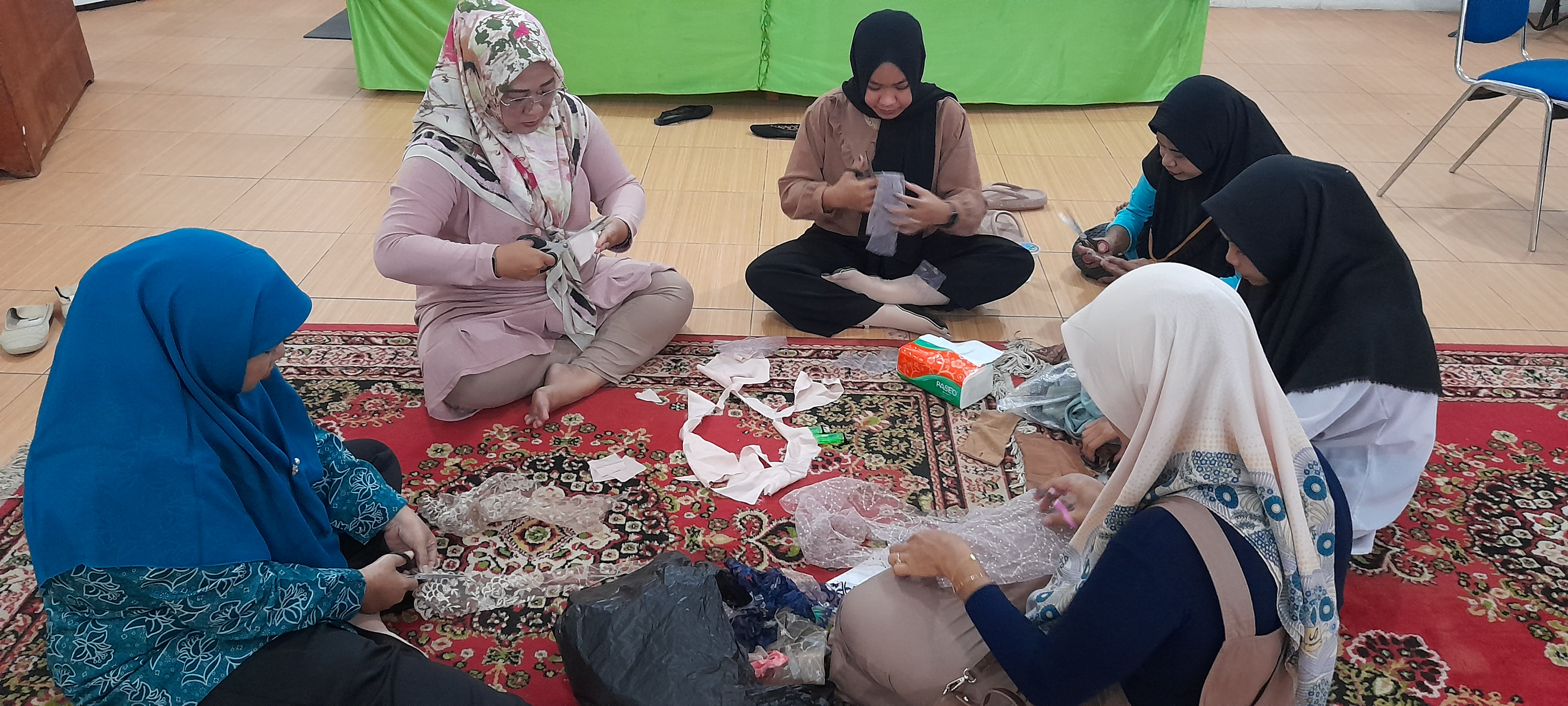 Kerajinan Tangan PKK dari Kain Perca (Bros)